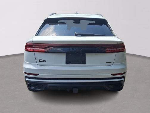 Glacier White Metallic 2023 Audi Q8 55 Premium Plus