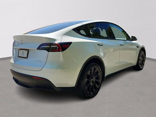 White 2023 Tesla Model Y Long Range