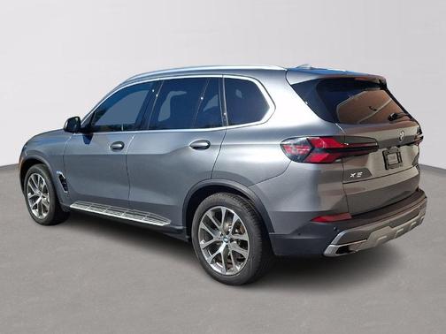 Gray Metallic 2026 BMW X5 xDrive40i