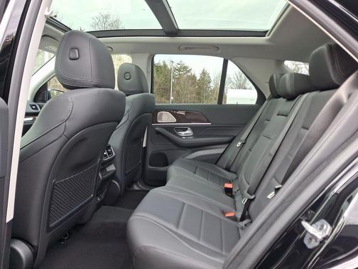 Black 2026 Mercedes-Benz GLE 450 4MATIC