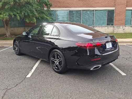 Obsidian Black Metallic 2027 Mercedes-Benz E-Class 350
