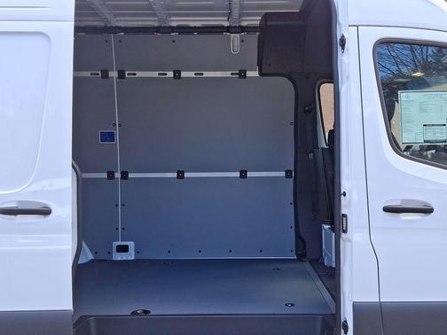 2025 Mercedes-Benz Sprinter 2500 Standard Roof