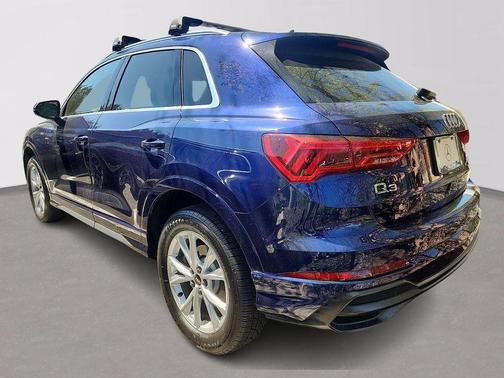 Navarra Blue Metallic 2022 Audi Q3 45 S line Premium