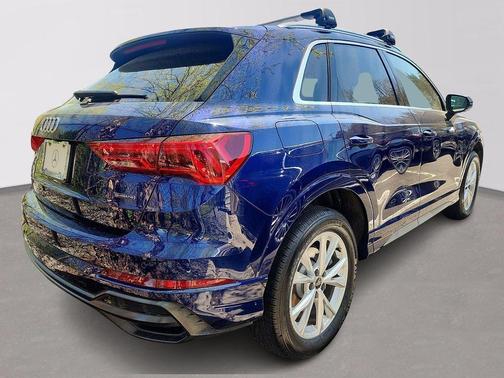 Navarra Blue Metallic 2022 Audi Q3 45 S line Premium