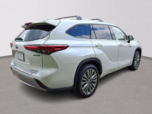 2020 Toyota Highlander Hybrid Platinum