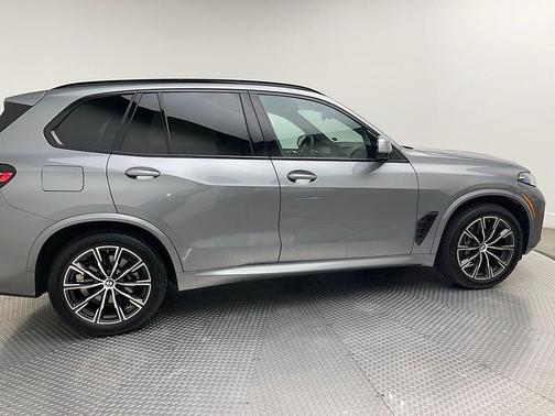Gray Metallic 2026 BMW X5 xDrive40i