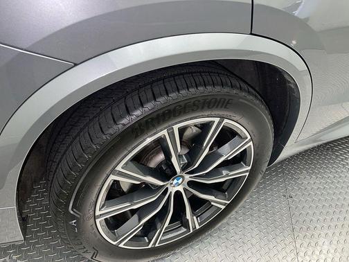 Gray Metallic 2026 BMW X5 xDrive40i