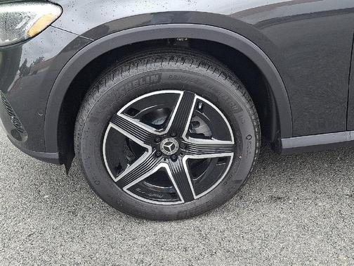 Graphite Gray Metallic 2027 Mercedes-Benz GLC 300