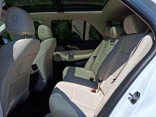 Moonlight White 2026 Mercedes-Benz GLE 450 4MATIC
