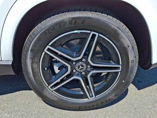 Moonlight White 2026 Mercedes-Benz GLE 450 4MATIC
