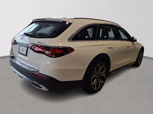 Polar White 2027 Mercedes-Benz E-Class E 450