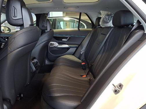 Polar White 2027 Mercedes-Benz E-Class E 450