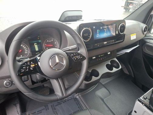 2025 Mercedes-Benz Sprinter 2500 Standard Roof