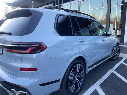 2025 BMW X7 xDrive40i