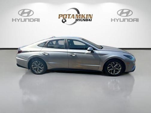 Shimmering Silver Pearl 2021 Hyundai SONATA SEL
