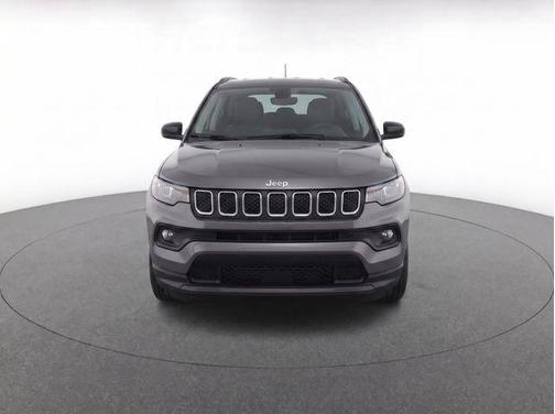 Sting Gray Clearcoat 2023 Jeep Compass Latitude