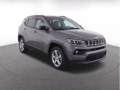 Sting Gray Clearcoat 2023 Jeep Compass Latitude