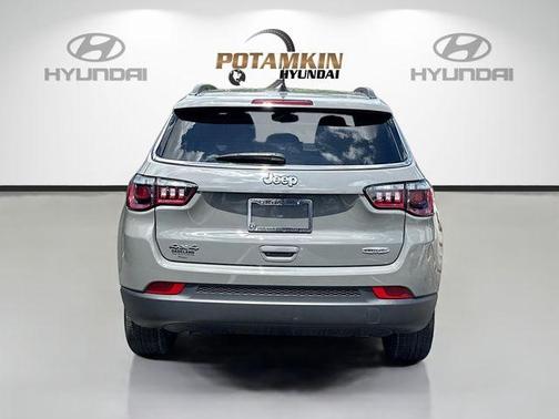 Sting Gray Clearcoat 2023 Jeep Compass Latitude