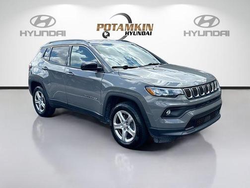 Sting Gray Clearcoat 2023 Jeep Compass Latitude