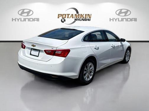 Summit White 2024 Chevrolet Malibu LT
