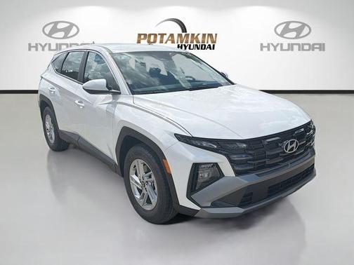 White Pearl 2026 Hyundai TUCSON SE