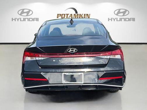 Black 2025 Hyundai ELANTRA SEL Convenience