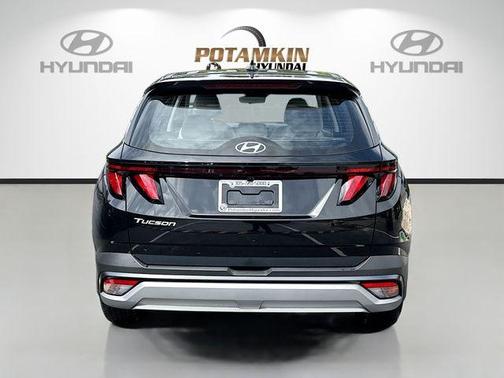 Phantom Black 2026 Hyundai TUCSON SE