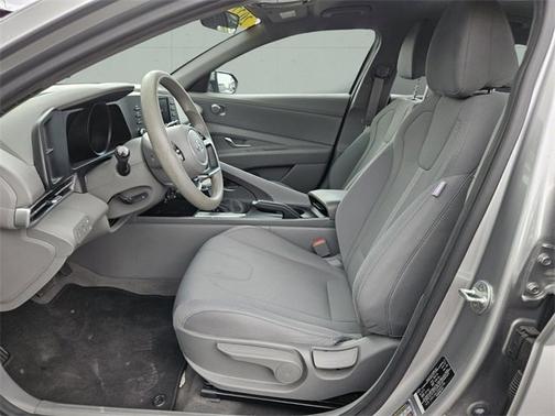2022 Hyundai ELANTRA SE