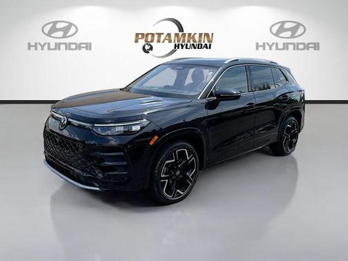 Deep Black Pearl Effect 2025 Volkswagen Tiguan 2.0T SEL R-Line
