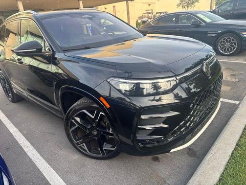 Deep Black Pearl Effect 2025 Volkswagen Tiguan 2.0T SEL R-Line