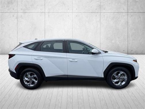2023 Hyundai TUCSON SE