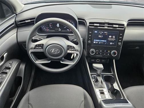 2023 Hyundai TUCSON SE