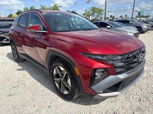 Red 2025 Hyundai TUCSON SEL Convenience