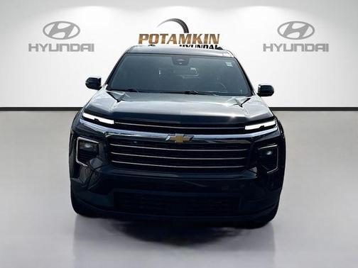 Mosaic Black Metallic 2025 Chevrolet Traverse LT