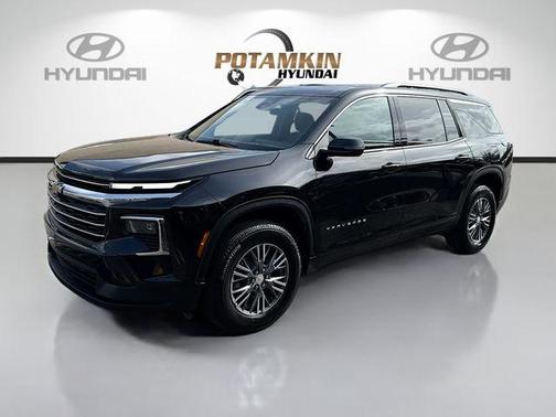 Mosaic Black Metallic 2025 Chevrolet Traverse LT