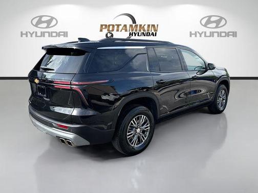 Mosaic Black Metallic 2025 Chevrolet Traverse LT