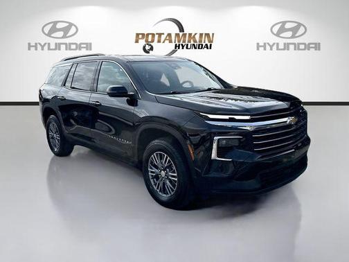 Mosaic Black Metallic 2025 Chevrolet Traverse LT