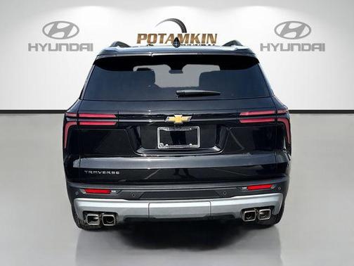 Mosaic Black Metallic 2025 Chevrolet Traverse LT