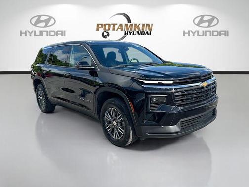 Mosaic Black Metallic 2024 Chevrolet Traverse LS