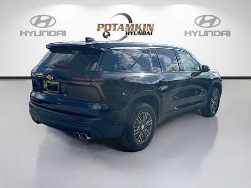 Mosaic Black Metallic 2024 Chevrolet Traverse LS