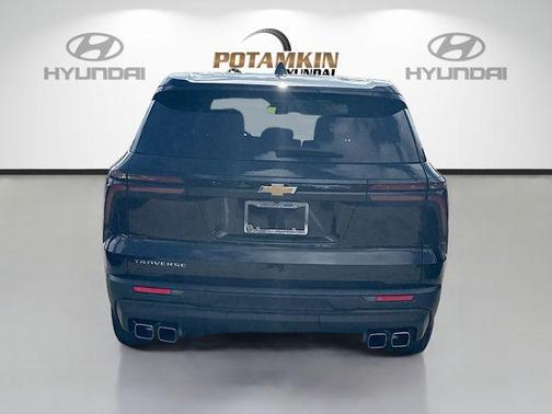 Mosaic Black Metallic 2024 Chevrolet Traverse LS