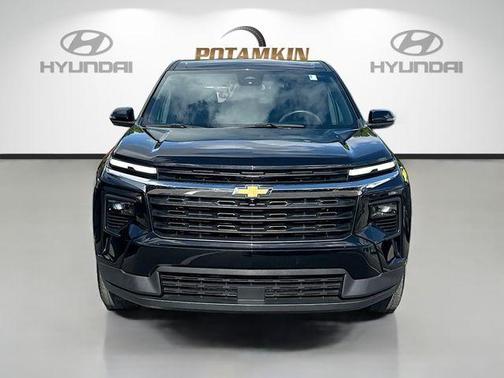 Mosaic Black Metallic 2024 Chevrolet Traverse LS