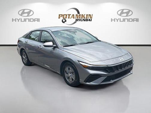 Metal 2025 Hyundai ELANTRA SE