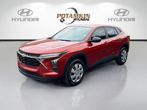 Cayenne Orange Metallic 2024 Chevrolet Trax LS