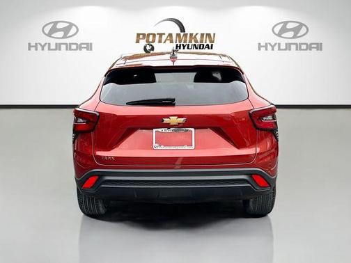 Cayenne Orange Metallic 2024 Chevrolet Trax LS