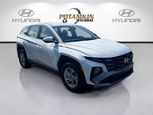 White Pearl 2026 Hyundai TUCSON SE