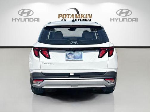 White Pearl 2026 Hyundai TUCSON SE