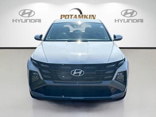White Pearl 2026 Hyundai TUCSON SE