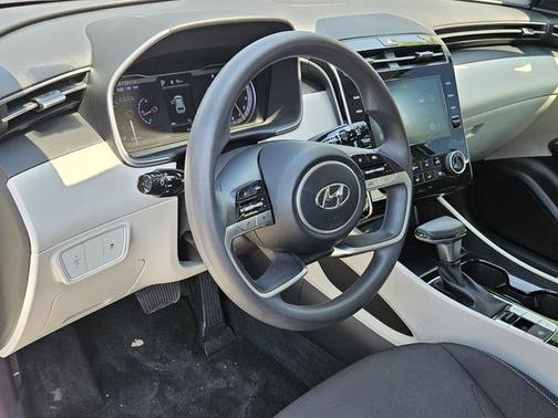2022 Hyundai TUCSON SE