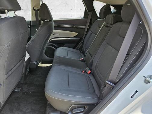 2022 Hyundai TUCSON SE